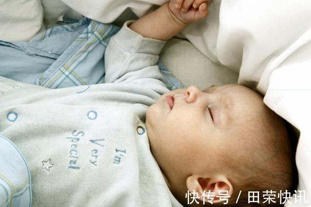 气味|宝宝''一抱就睡,一放就醒''知道原因后,妈妈舍不得放下了
