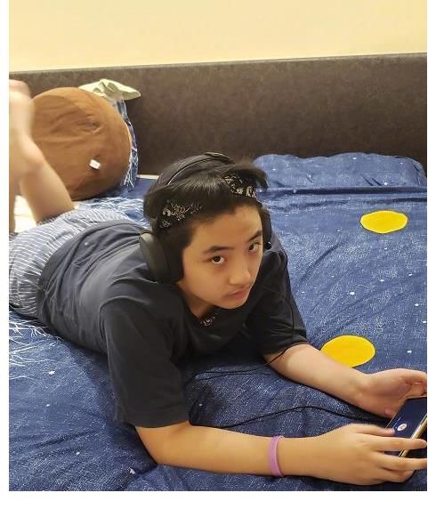 永久性|錄《爸爸去哪兒》造成眼角永久性傷害，13歲費(fèi)曼露無(wú)劉海正臉