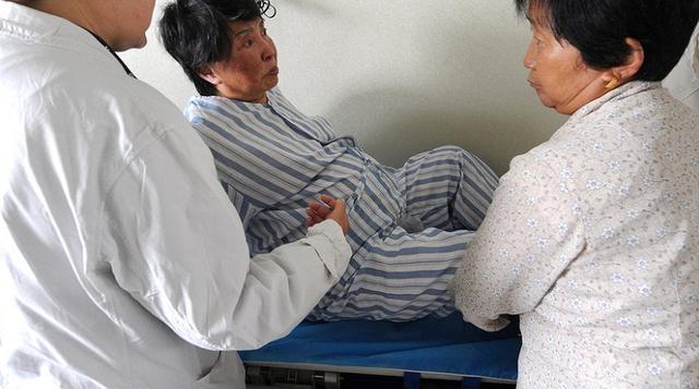 儿子|为要儿子,53岁产妇拼三胎,剖腹产后虽得儿子,但全家人希望破灭