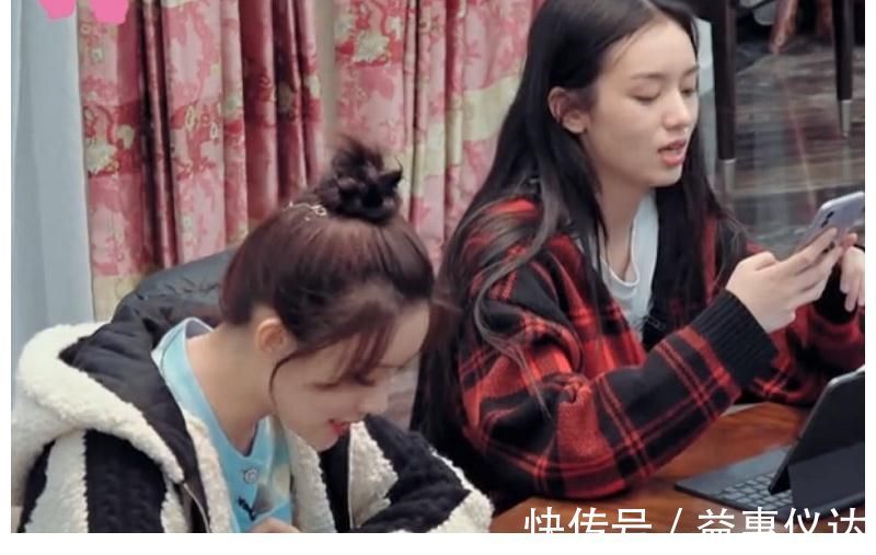 周也孟子義唱歌跑調(diào),張翰與郭麒麟反應(yīng)成對(duì)比,情商如何很明顯