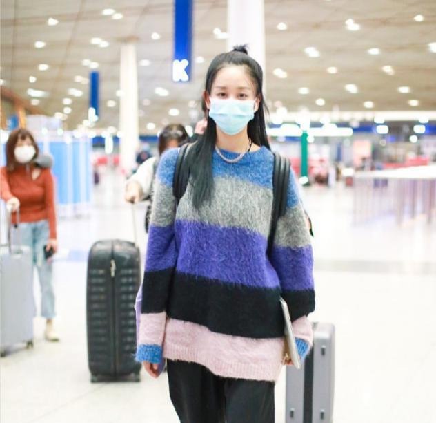 黑色阔腿裤的穿搭亮点，小姐姐这么穿，时尚又美丽