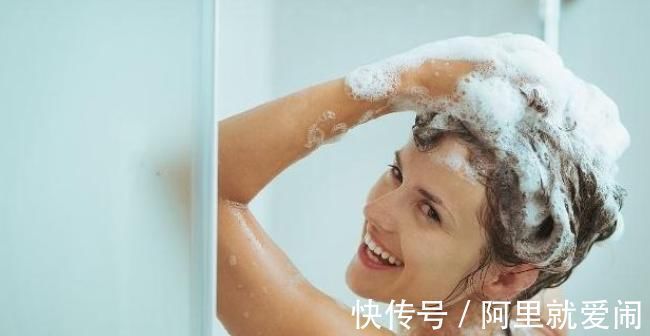 效果|洗头时放1粒“阿司匹林”,头发会怎样?带给你2个惊喜效果