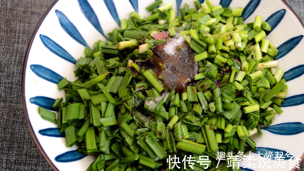 最近丝瓜加韭菜火了，教你一个不外传做法，比红烧肉还好吃