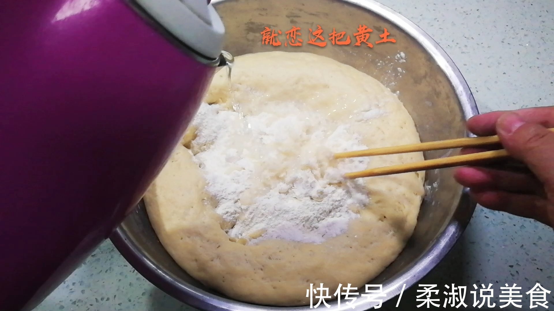 教你在家自制炸油饼,酥软可口,放凉也不硬,家人吃安全放心