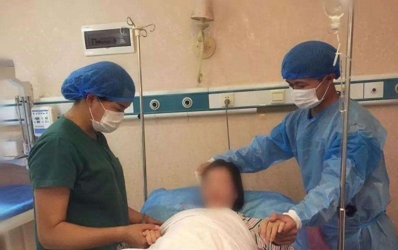 宝宝|丈夫陪老婆生产,月子刚过就提离婚,分娩专家最好别让老公陪产