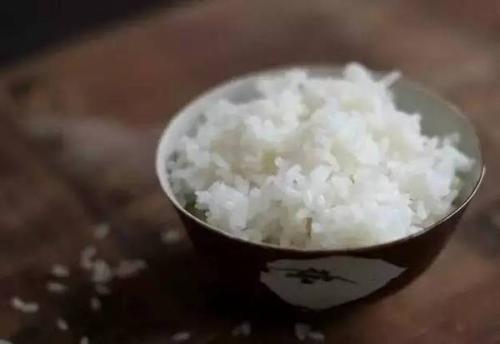煮米饭千万别直接加水下锅,少了2步,难怪饭不香,孩子不爱吃