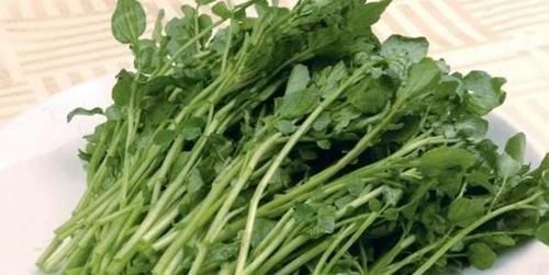 黄花菜|女性过了30岁常吃3种食物，补充营养，缓解疲劳，增强体质