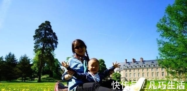 老大|老大和二胎差27岁，婴儿床前的兄弟相处画风，简直爱意满满