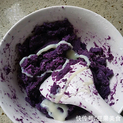 早上不知道吃什么，一碗紫薯饼全搞定