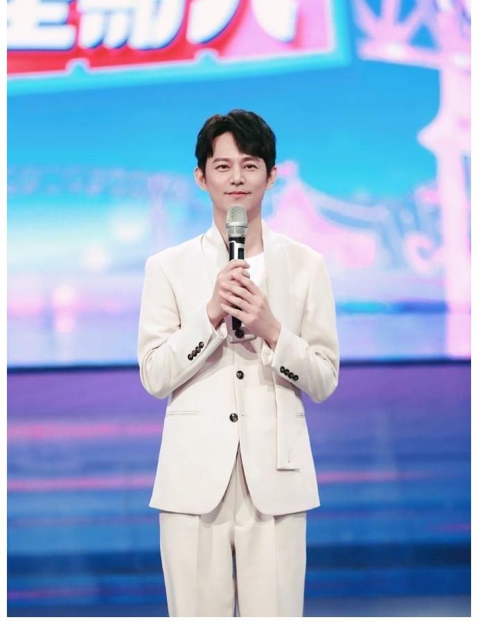 看到谢娜和吴昕,何炅宽心了,可李维嘉和杜海涛又该去哪呢?