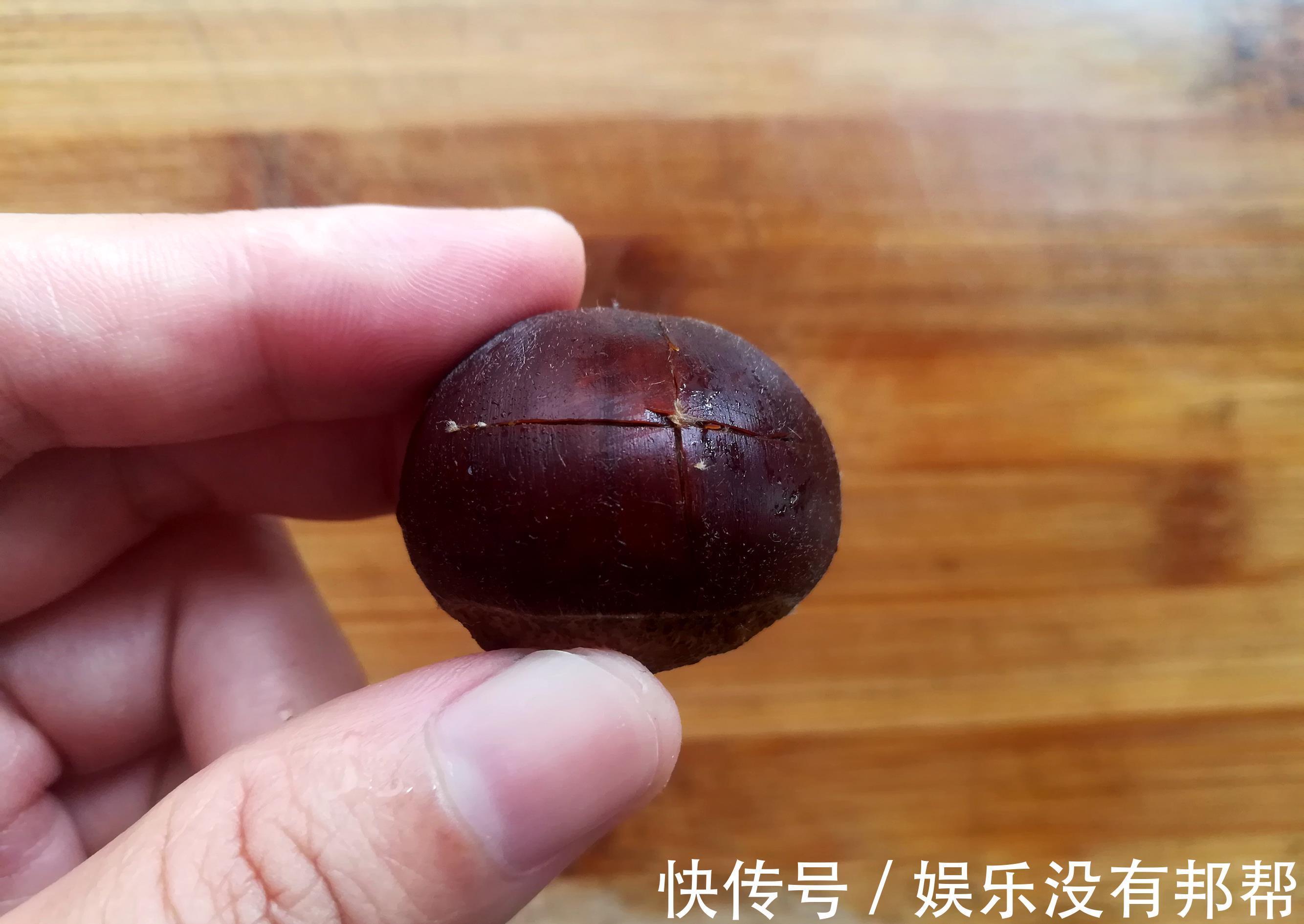 板栗|板栗剥皮,这方法真好用,我家每年都剥很多,冬天吃特省事