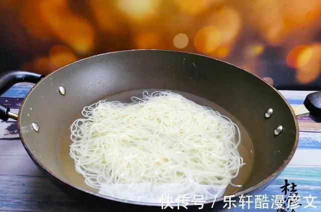 七夕节|七夕，家有女儿可要吃“七夕面”，女儿心灵手巧，银针银线好姻缘