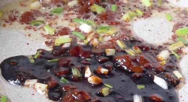 包子这样做，孩子一口气吃了5个，这种调馅方法比肉包子还好吃