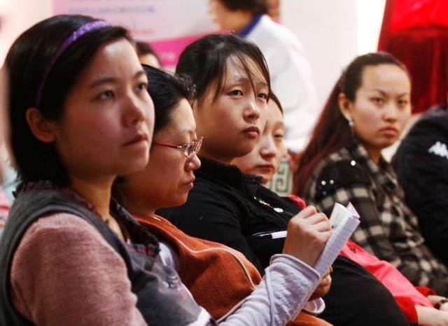 怀孕期间|胎儿竟会在肚子里偷偷“保护”妈妈,这些暖哭了的表现你知道吗?