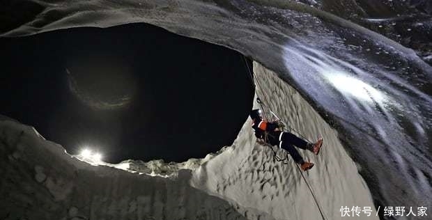 俄罗斯频频出现神秘“天坑”,专家称:和天然气的大量开采有关!