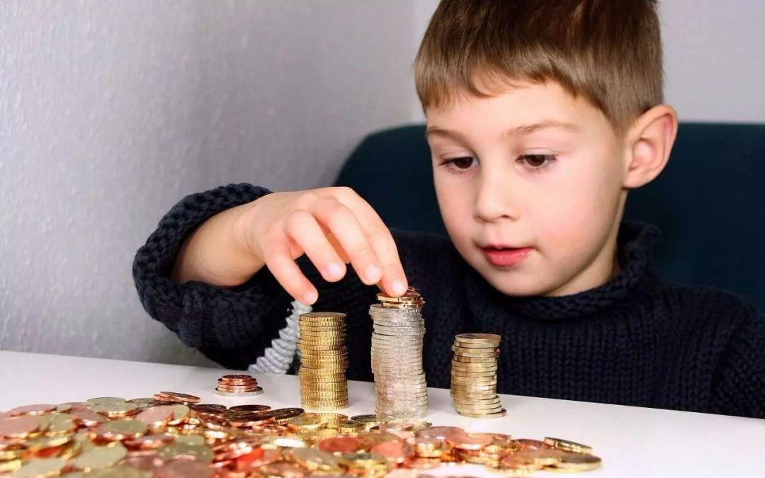 掌管|孩子的零花钱什么时候给?别晚于这个岁数,否则他们可能会“偷”