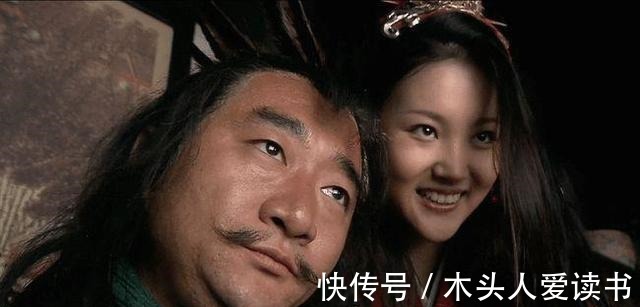 水浒传!水浒传祝龙与豹子头林冲30回合不分胜负,却被小小李逵随手击杀!