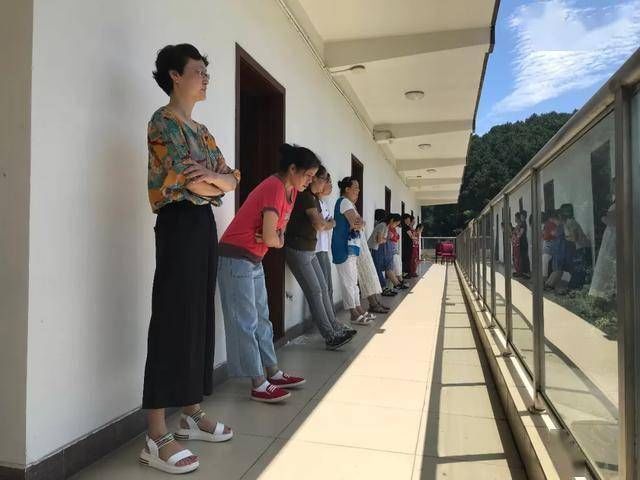 膏肓|此穴无所不治3个动作拉开它，大病小疾都远离