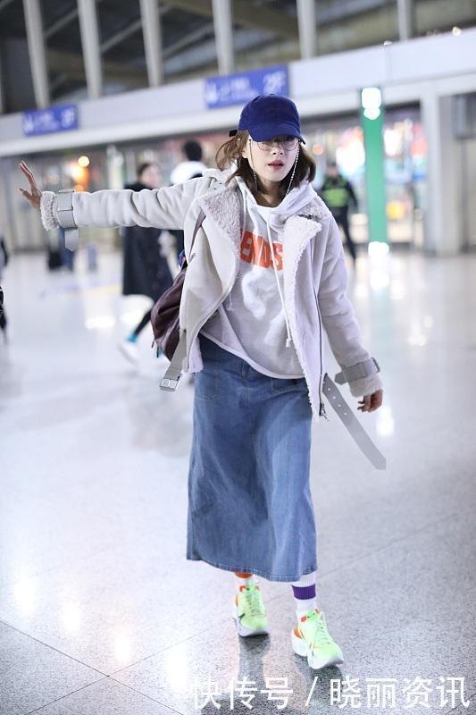 今年“卫衣”持续火热,学会这样选款和搭配,穿得舒适还特高级