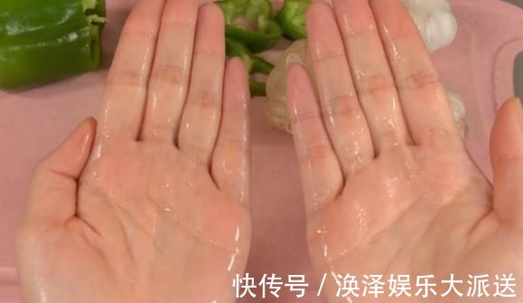 白醋倒在手心搓一搓,好多人不懂有啥用看完赶紧告诉身边人