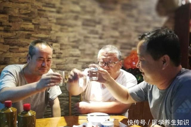 你不奇怪吗山东2种“尴尬酒”不温不火,当地领导都在喝