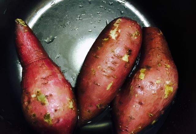 流糖汁|电饭锅版烤红薯,不加一滴水,红薯软糯流糖汁,比买的好吃多了