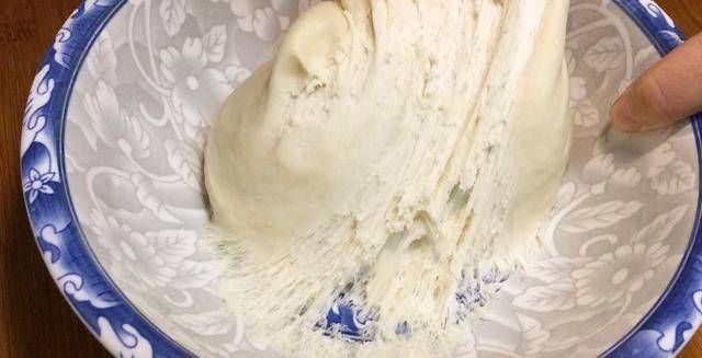 好吃|如果你家里有面粉,你必须试试很容易让它变得柔软和甜美比油条还好吃