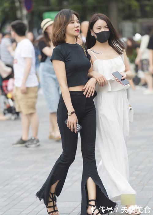 小姐姐|街拍,小姐姐配上一袭披散的微卷短发,非常好看