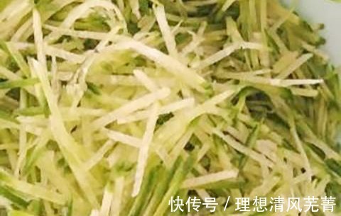 调料|包萝卜馅饺子,这两种常用“调料”谨记别放,不增香反而味道怪异!