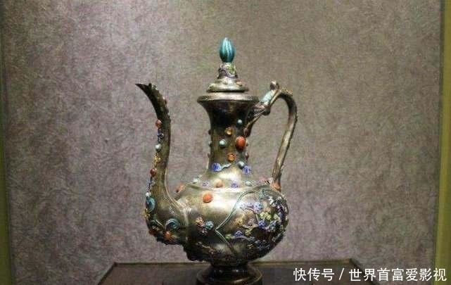 古墓|男子挖自家祖坟被抓,大喊:我不是盗墓贼,专家:我不听,你就是