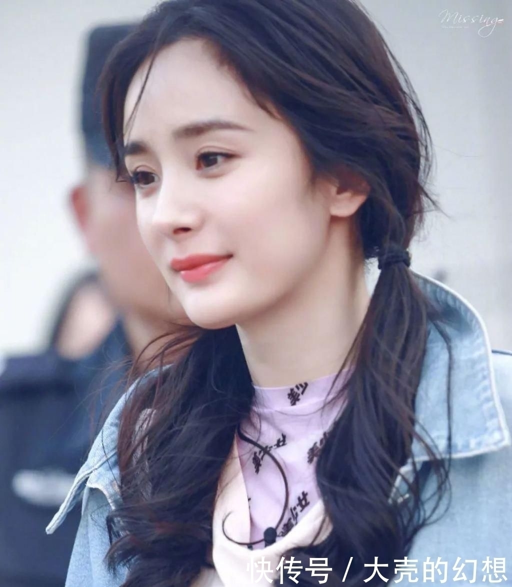 发际线高的女生,拒绝扎高马尾,太难看了,这4种扎发适合你