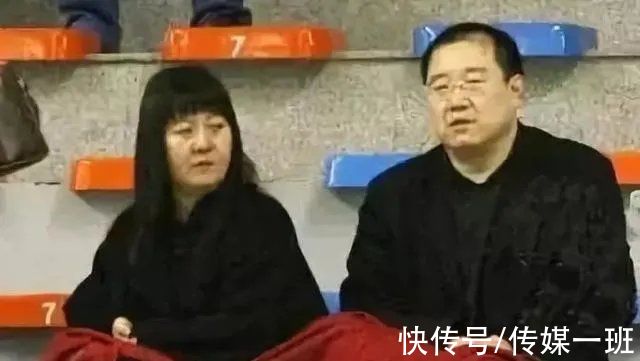 冬奥会|请专业教练建溜冰场，英如镝出征冬奥会的背后，是父母鼎力的支持