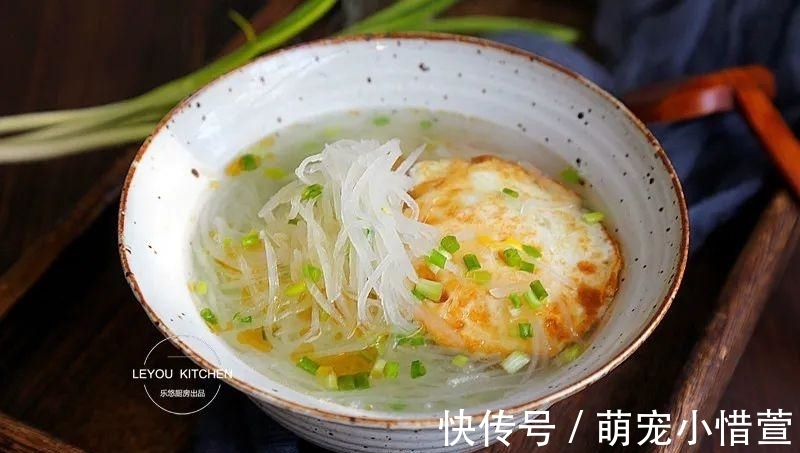 秋冬|秋冬适合多吃萝卜，和鸡蛋一起炖成汤，花不了5块钱，又鲜又好喝