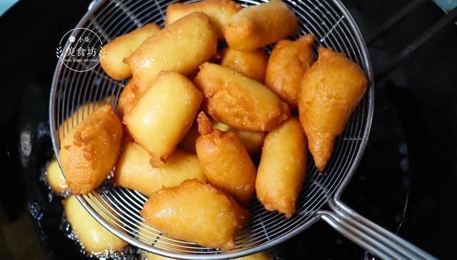 玉米面新吃法,加2个鸡蛋,不蒸不烤,简单一做,出锅瞬间被抢光