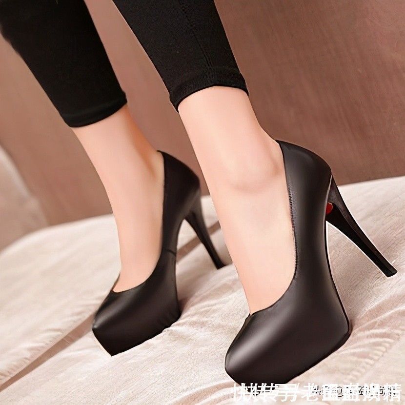 圆头 不是只有尖头高跟鞋才能穿出女人味,圆头高跟鞋能让你更加的性感