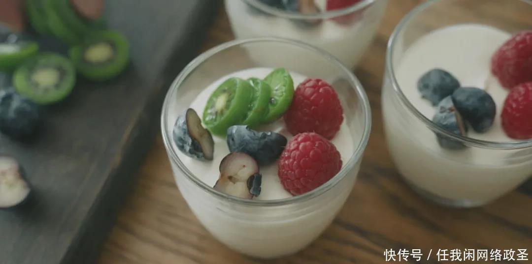 蛋糕|满满秋天的气息,要不试试制作一下橙子卷芝士蛋糕杯,美味又简单