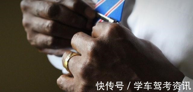 表壳 配饰也要讲究一番!瞧这5条“黄金法则”,可快速升级衣品!