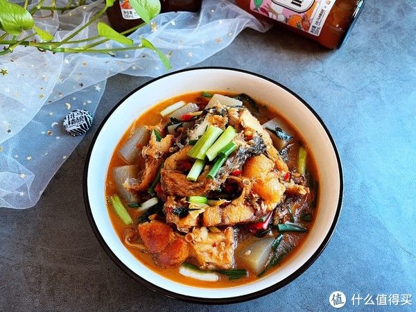 炖鱼时,用“它”来代替水,鱼肉鲜嫩无腥味,一上桌全家抢着吃