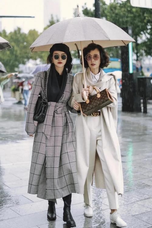 4、50岁的女性春天怎么穿？学“神仙母女”一身白穿搭，太高级