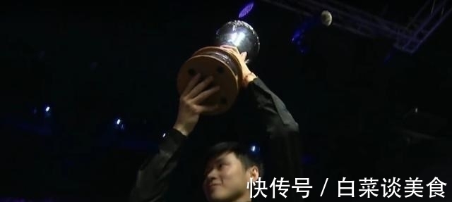 夺冠,流利英语对答,略显害羞,赵心童神了