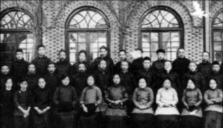 她被鲁迅痛骂得下台,被两位日本人带走杀害,木匠目睹整个被杀过程!