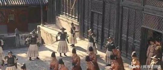 郭子兴|元帅愁眉不展, 丞相问军师为何, 军师答 他要杀人了