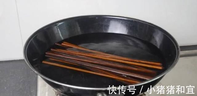 筷子久了易发霉水里放一点“它”泡一下，半年不用换筷子