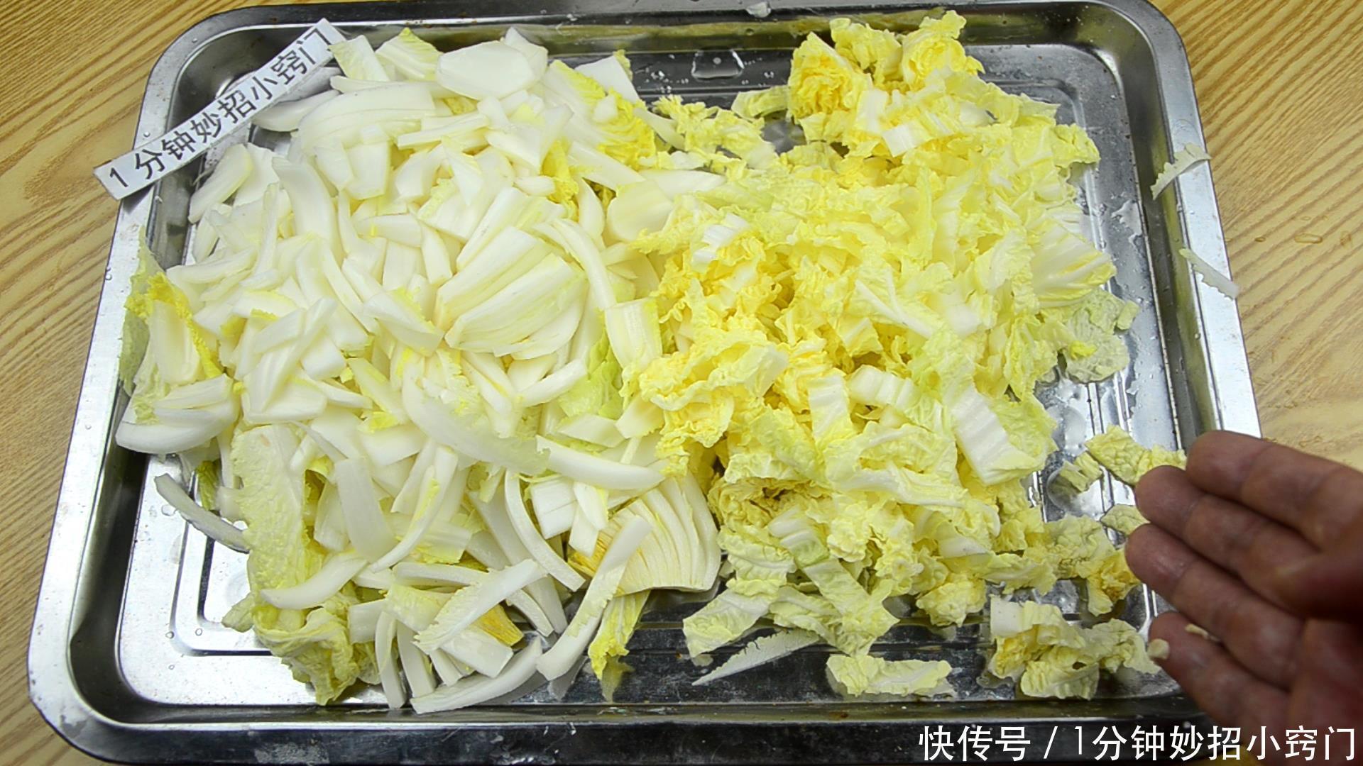 几十年的白菜原来都切错了?老菜农教我一招,学学白菜新切法