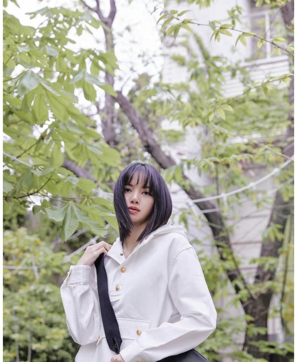 蔡徐坤lisa同款广告曝光,两人cp很好磕,什么时候再合作呢