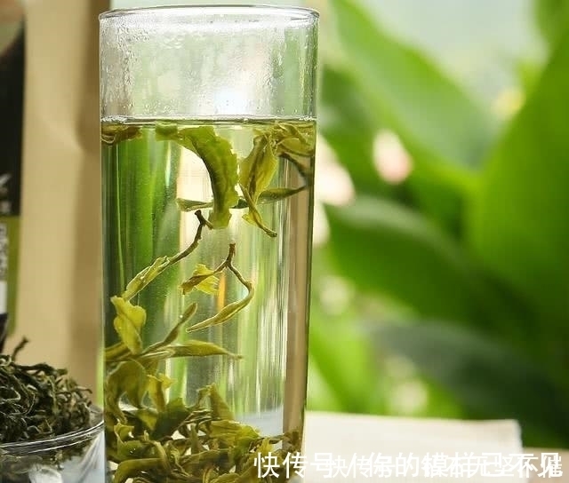 泡水|高血压高血脂怎么办？路边不值钱的它泡水喝，血脂血压悄悄降下来