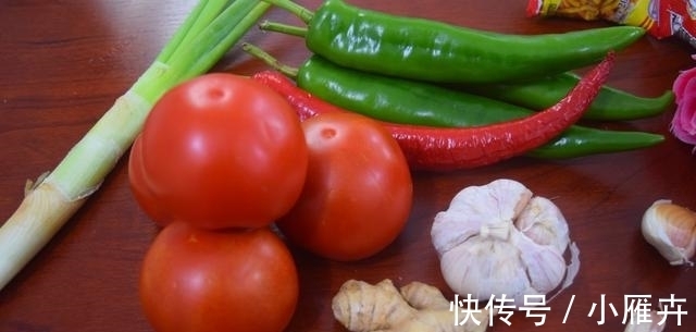 美味|番茄炒辣椒最好吃的做法，简单美味又下饭，看看你喜欢吃不？