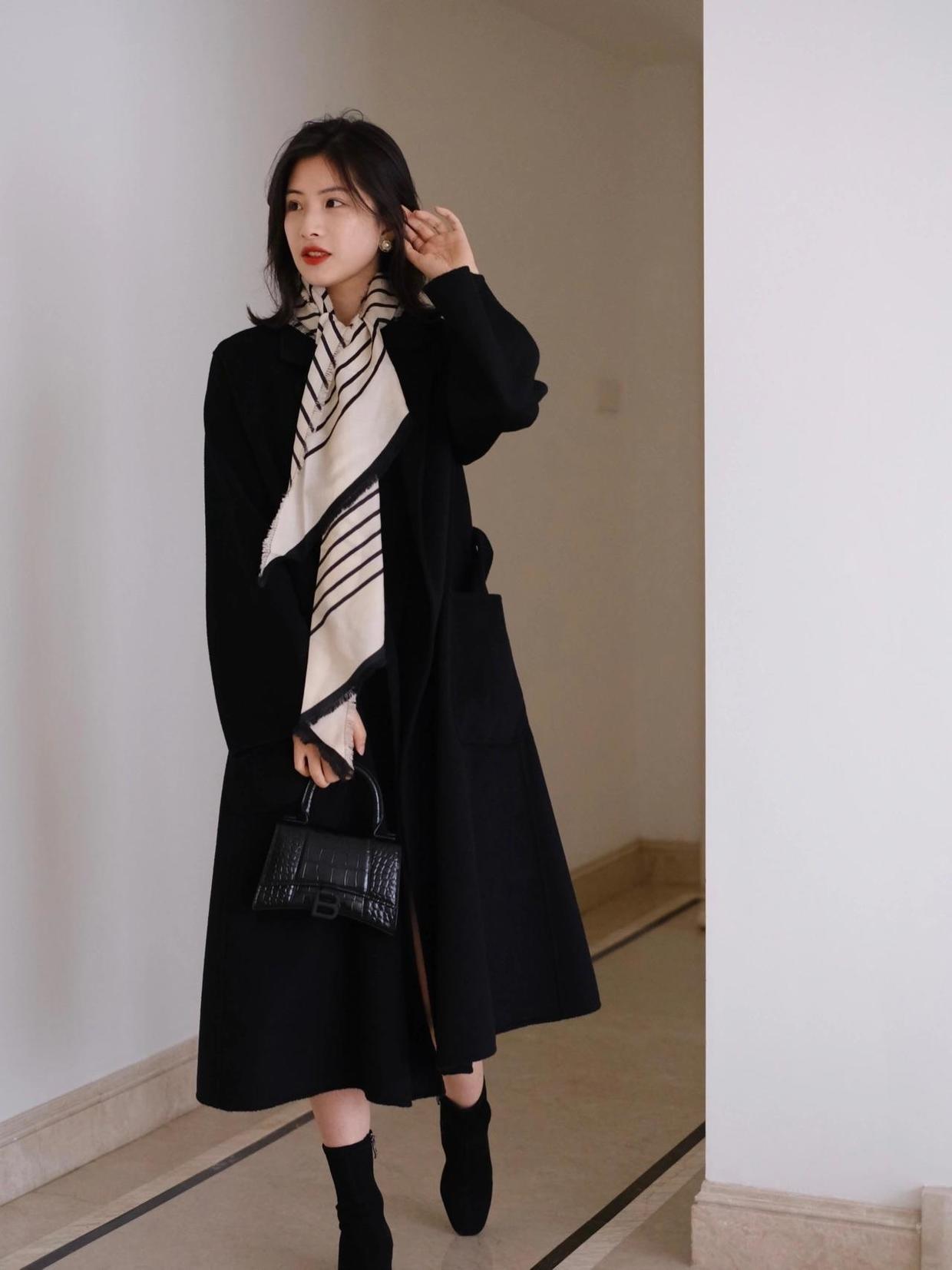 垫肩 基础款大衣也能穿出酷炫感,试试这些搭配方式,干练利落又有格调