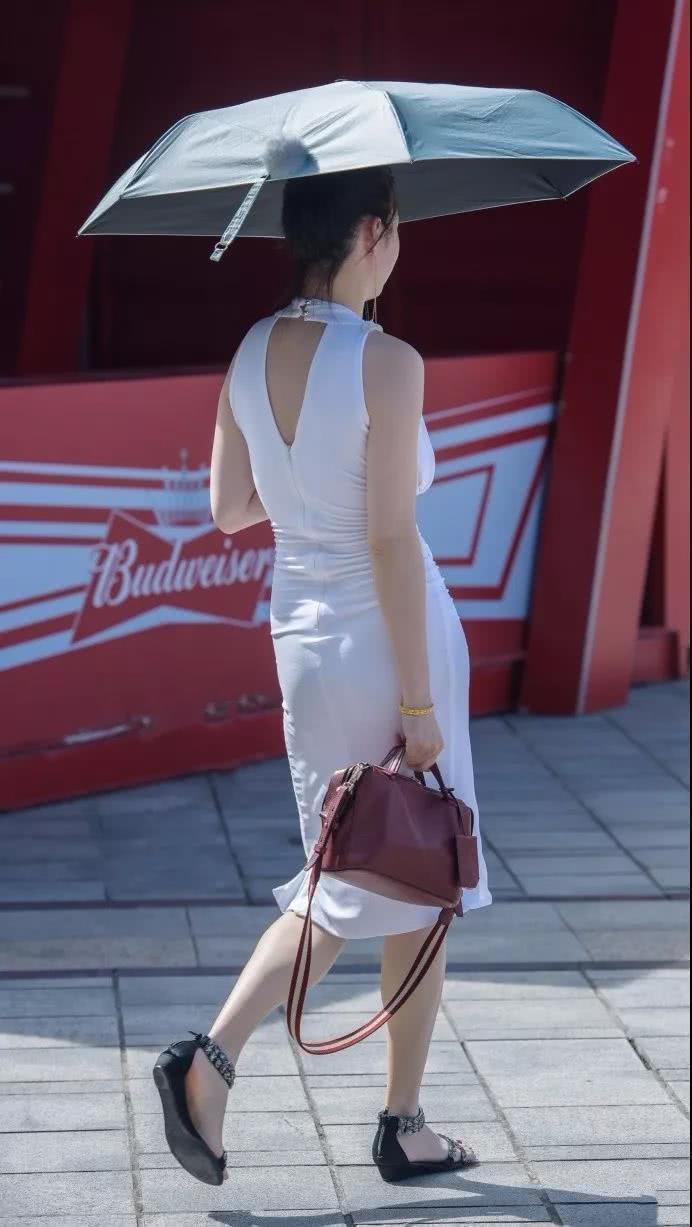 衣服|这种英伦风格的穿搭,压根不耐看,只是符合她气质