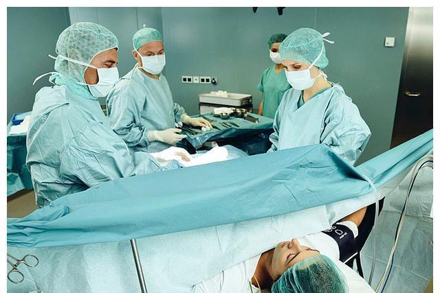 产道|孕妈怎么把那么大的胎宝,从狭窄的产道里生出来?看着都觉得难